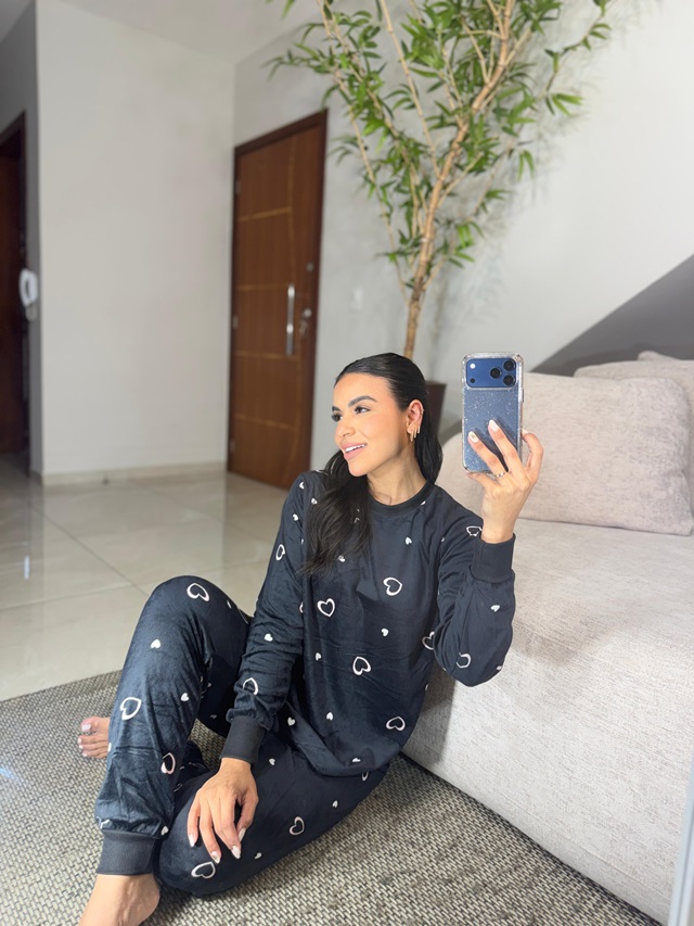 Pijama em plush corações preto - Imagem 2