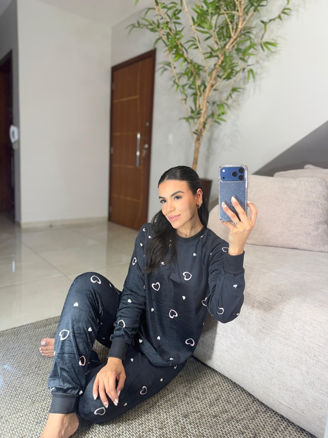 Pijama em plush corações preto - Imagem 4