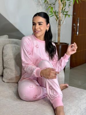 Pijama em plush corações rosa
